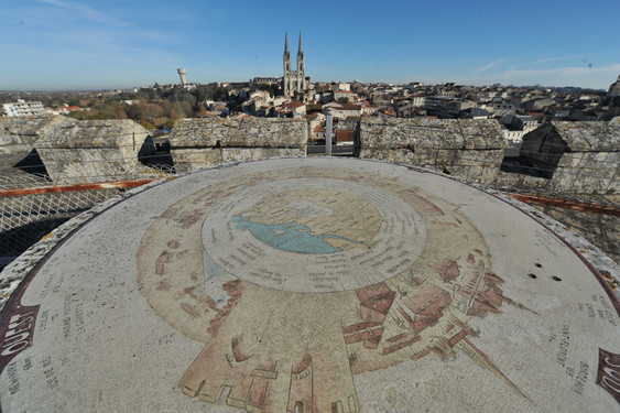 Donjon de Niort, table d'orientation sur la terrasse