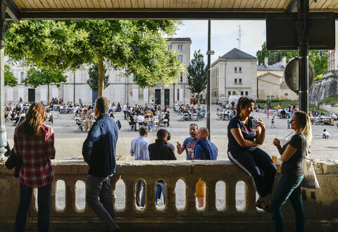 Premier Apero du mardi place du Donjon